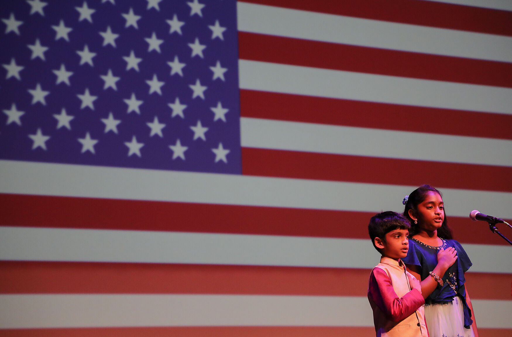 Mohatteja Bandarv and Khyatisiri Bandarv sing the "Star Spangled Banner"